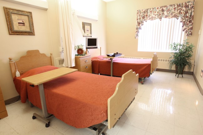 The Laurels of Bedford: Semi-Private Guest Room